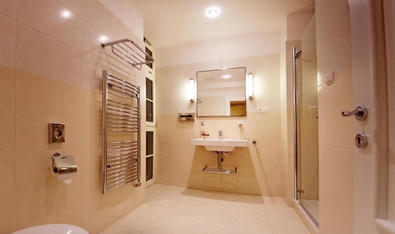 קושיצה Hotel Ambassador מראה חיצוני תמונה