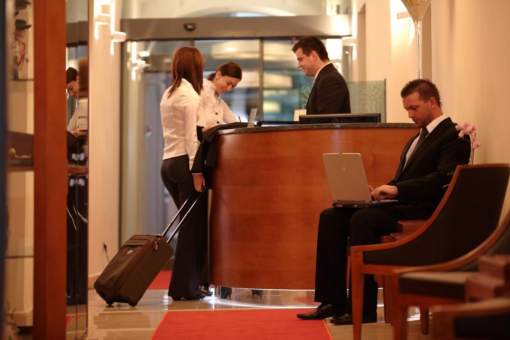 קושיצה Hotel Ambassador מראה חיצוני תמונה
