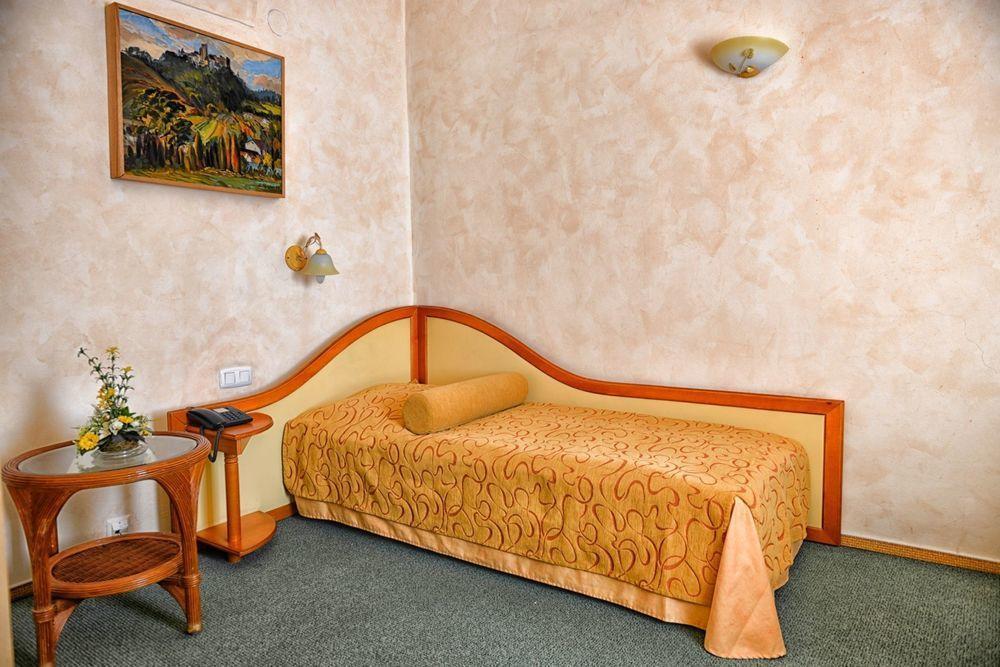 קושיצה Hotel Ambassador מראה חיצוני תמונה