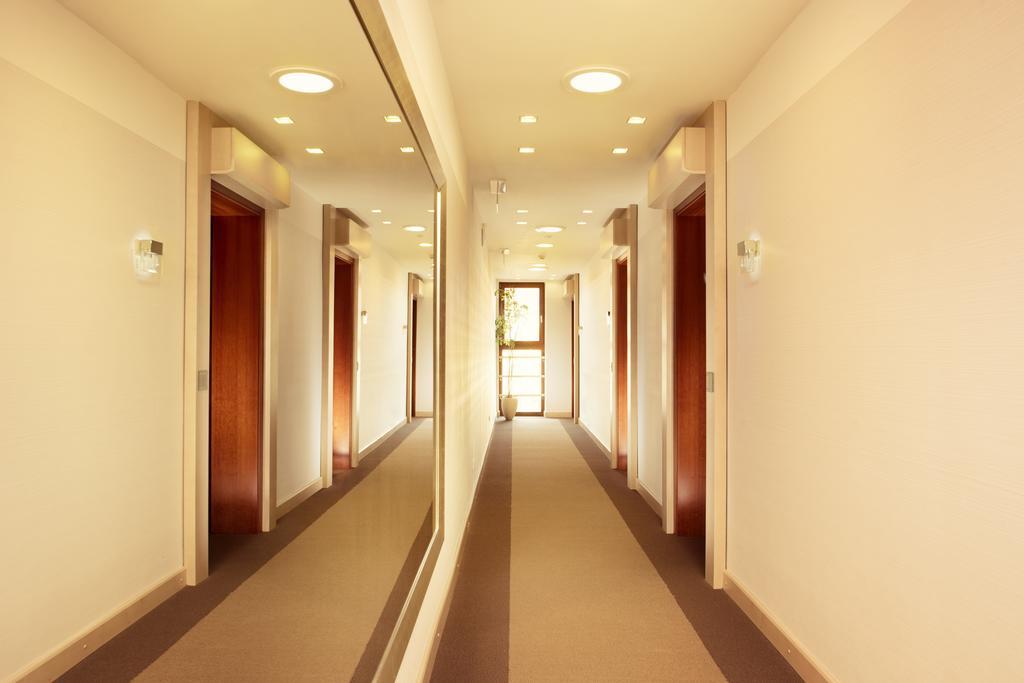 קושיצה Hotel Ambassador מראה חיצוני תמונה