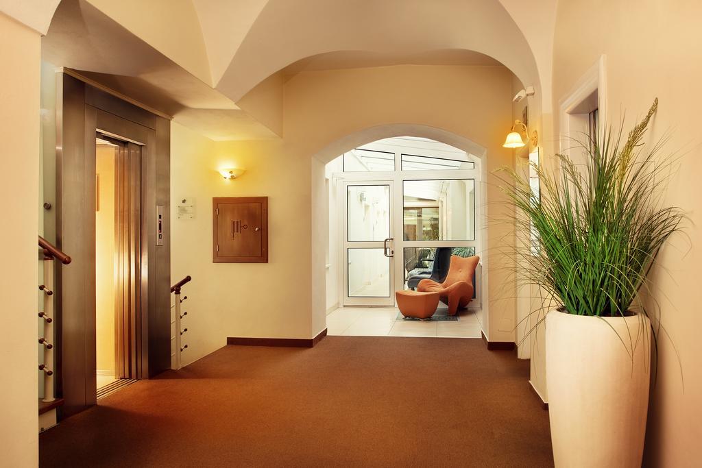 קושיצה Hotel Ambassador מראה חיצוני תמונה