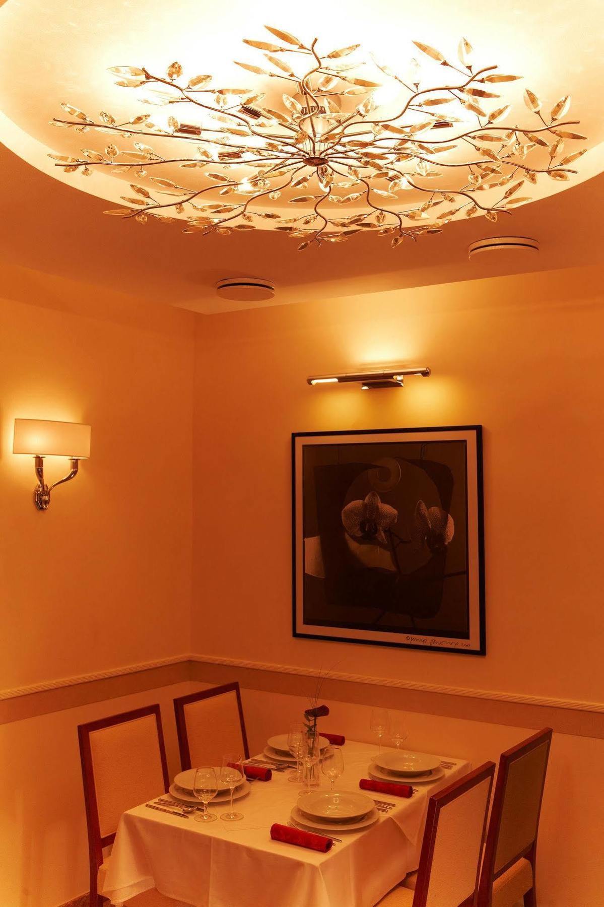 קושיצה Hotel Ambassador מראה חיצוני תמונה