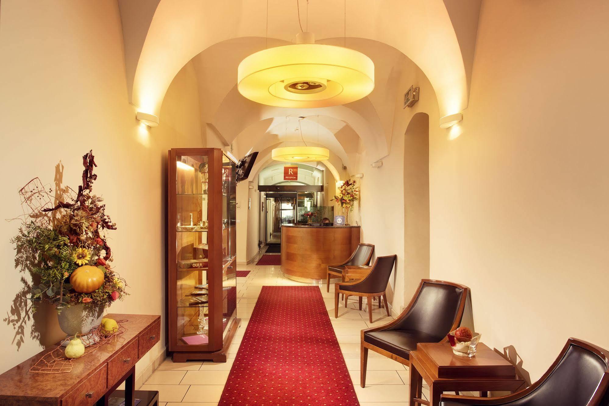 קושיצה Hotel Ambassador מראה חיצוני תמונה