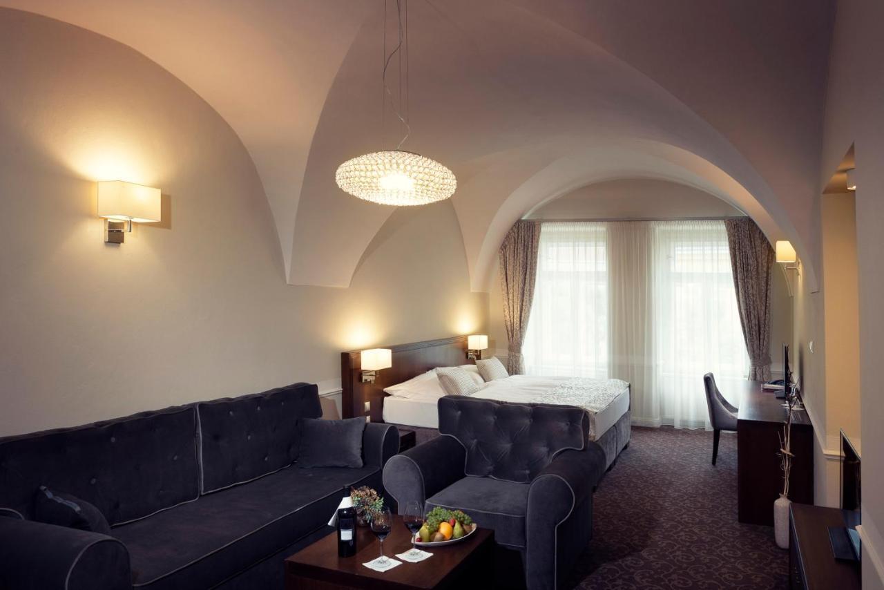 קושיצה Hotel Ambassador מראה חיצוני תמונה