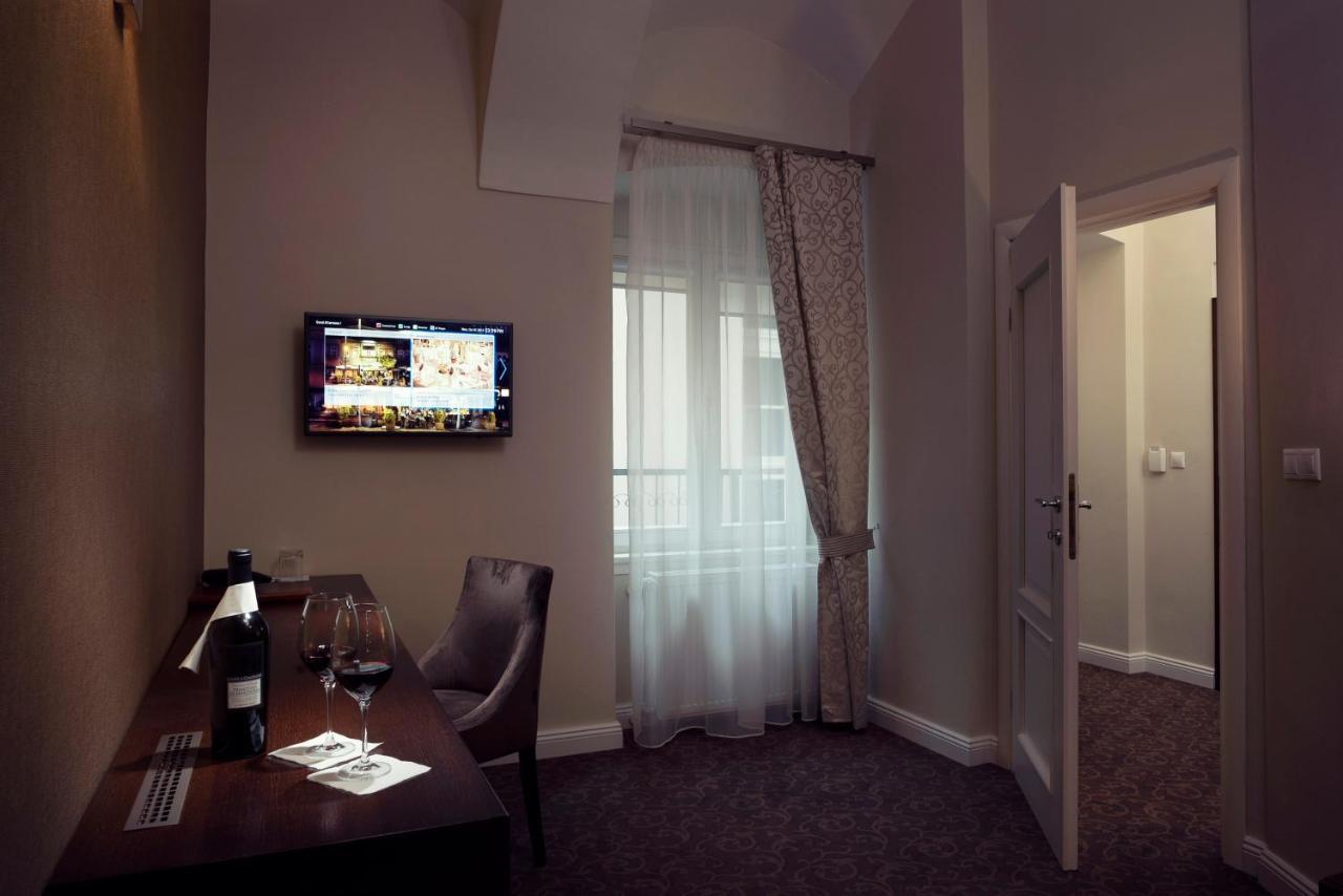 קושיצה Hotel Ambassador מראה חיצוני תמונה