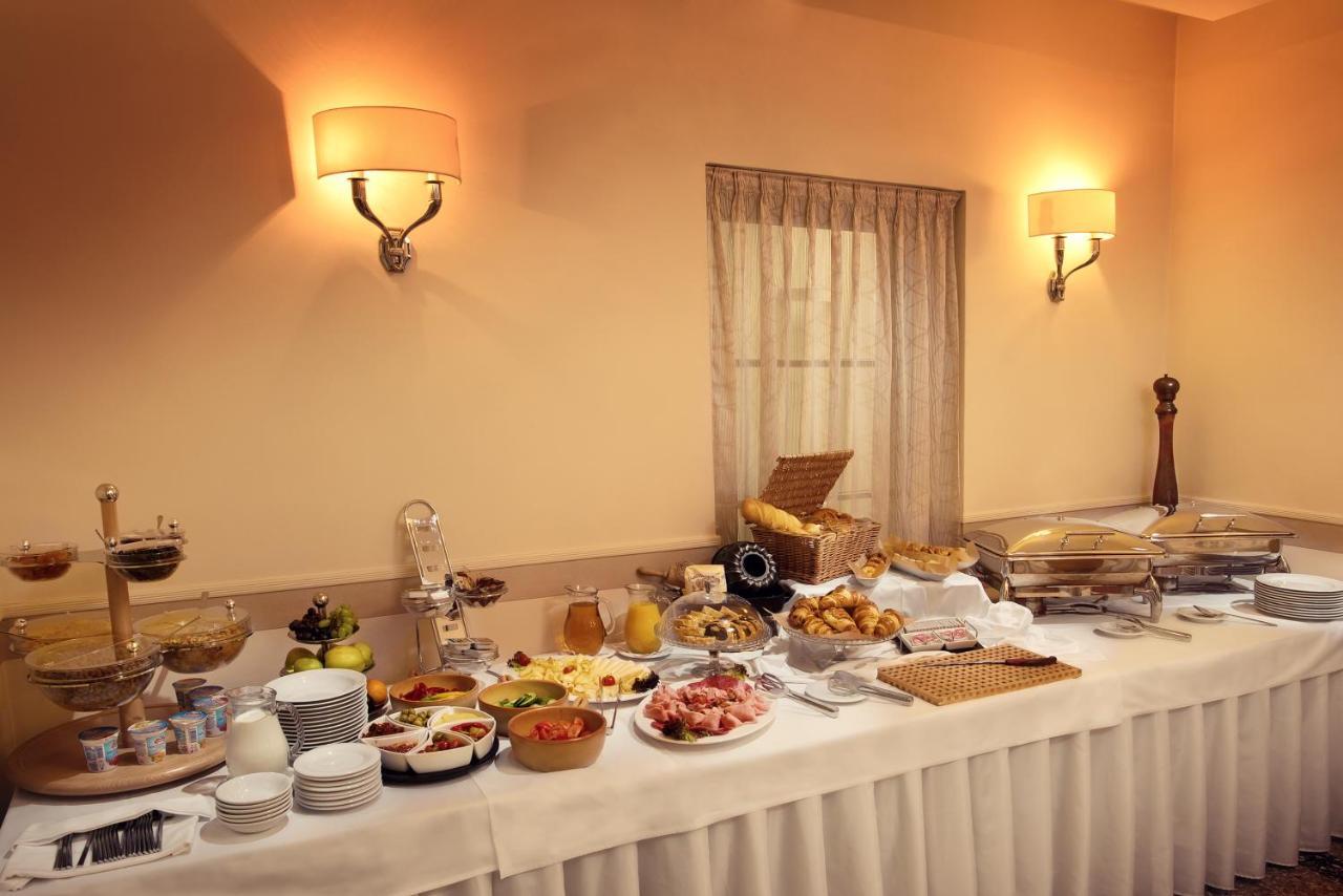 קושיצה Hotel Ambassador מראה חיצוני תמונה