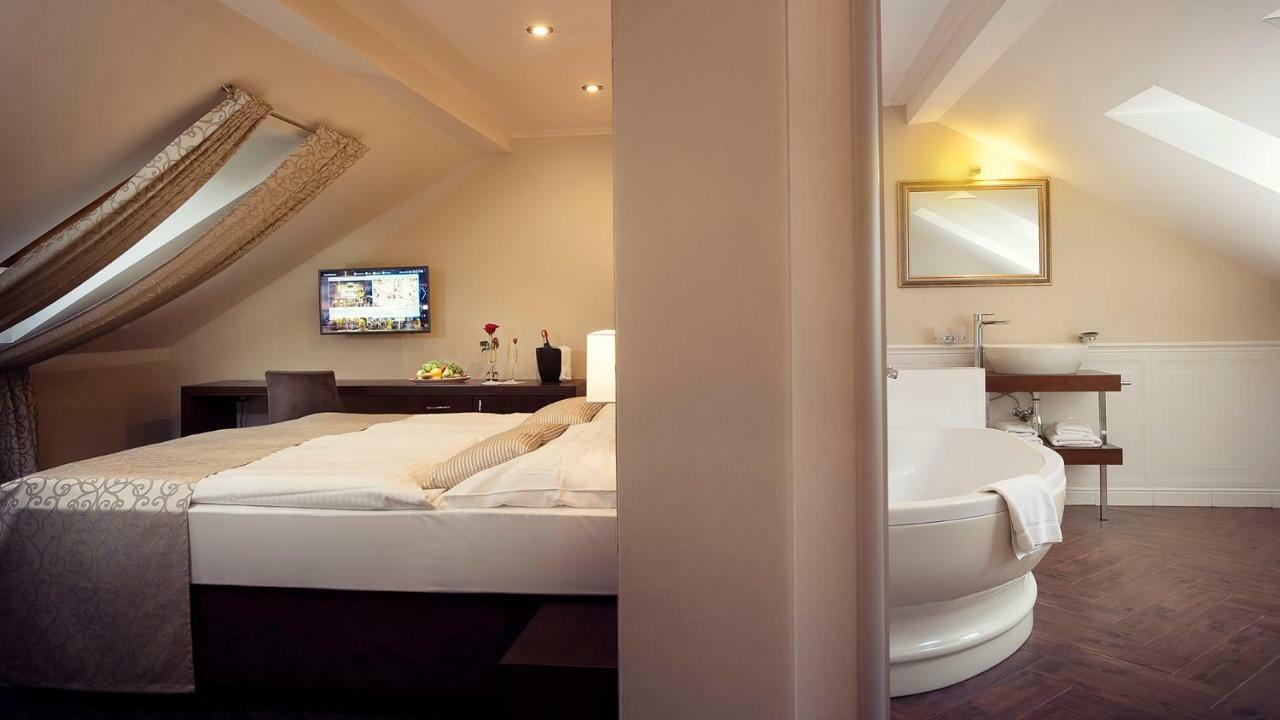 קושיצה Hotel Ambassador מראה חיצוני תמונה