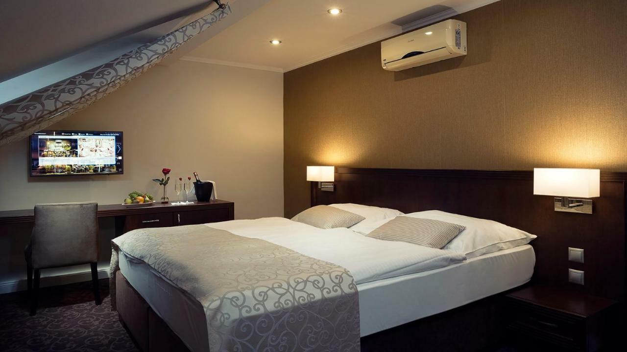 קושיצה Hotel Ambassador מראה חיצוני תמונה