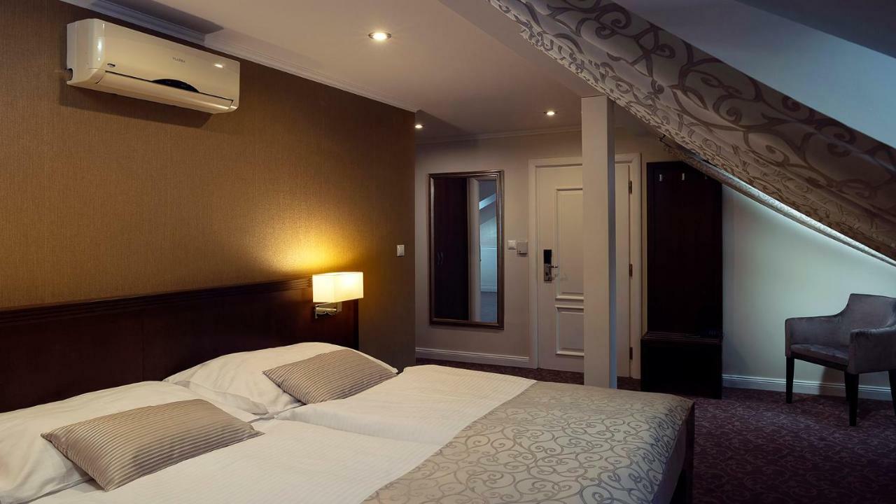 קושיצה Hotel Ambassador מראה חיצוני תמונה