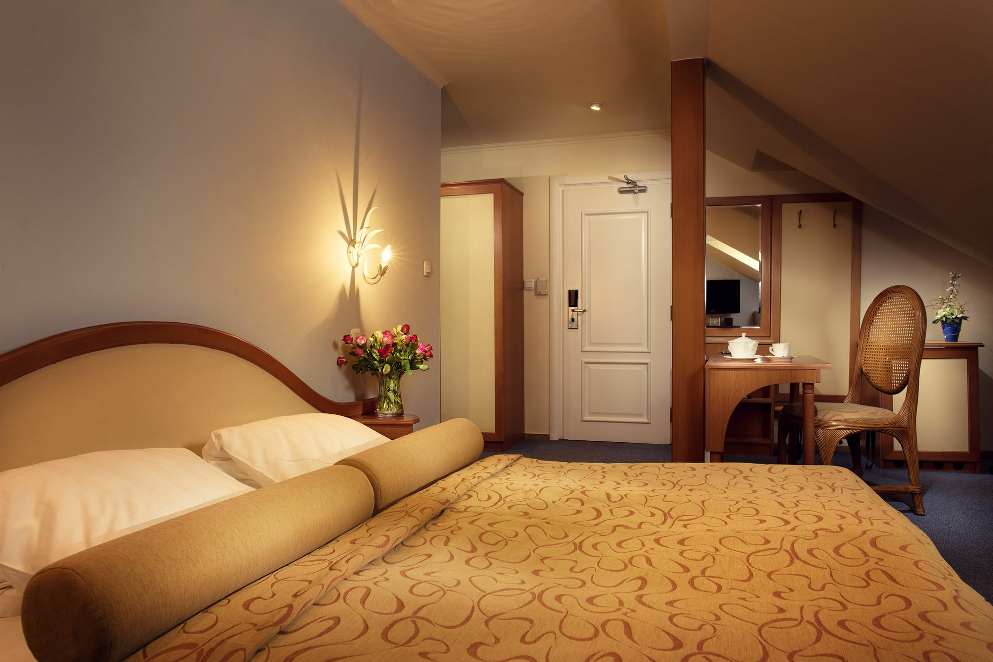 קושיצה Hotel Ambassador מראה חיצוני תמונה